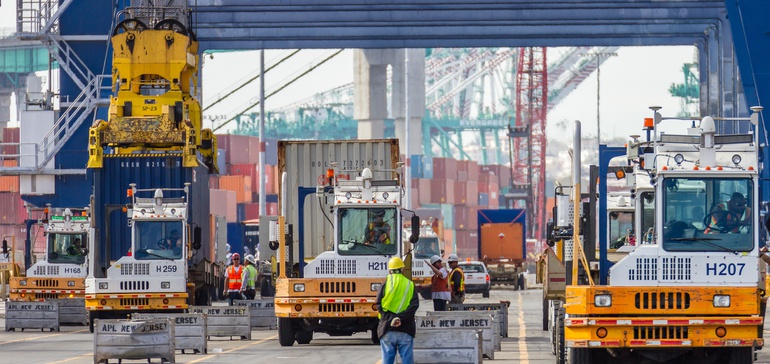 Supply chain bottlenecks prompt FMC investigation into container movement