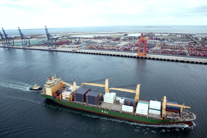 Multipurpose carriers benefit from congested container market's 'whipsaw effect' Multipurpose carriers benefit from congested container market's 'whipsaw effect'