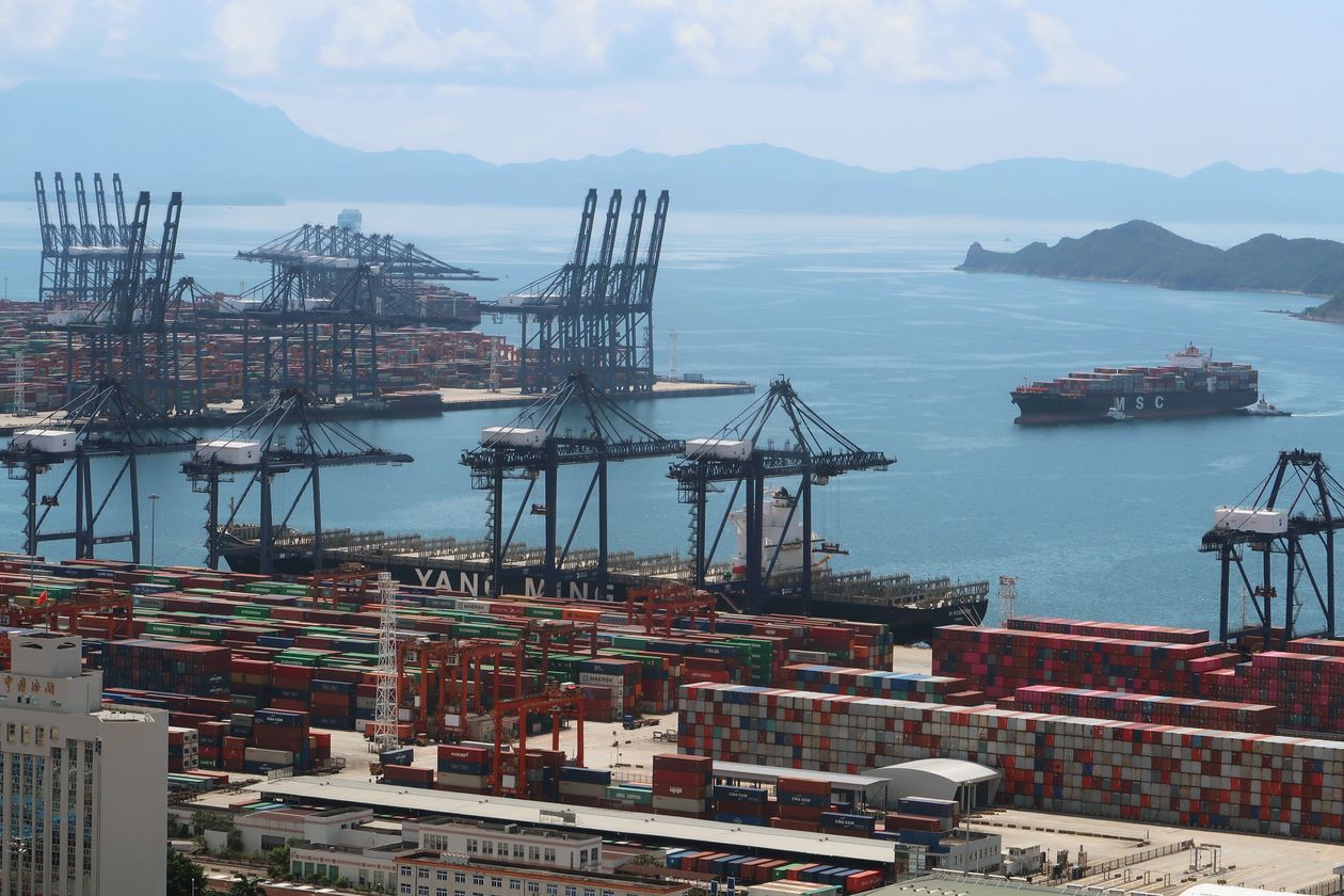 Chinese Port Logjam Threatens Christmas Shipping Rush