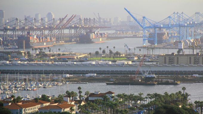 Southern California ports delay fee for containers lingering in yards Southern California ports delay fee for containers lingering in yards