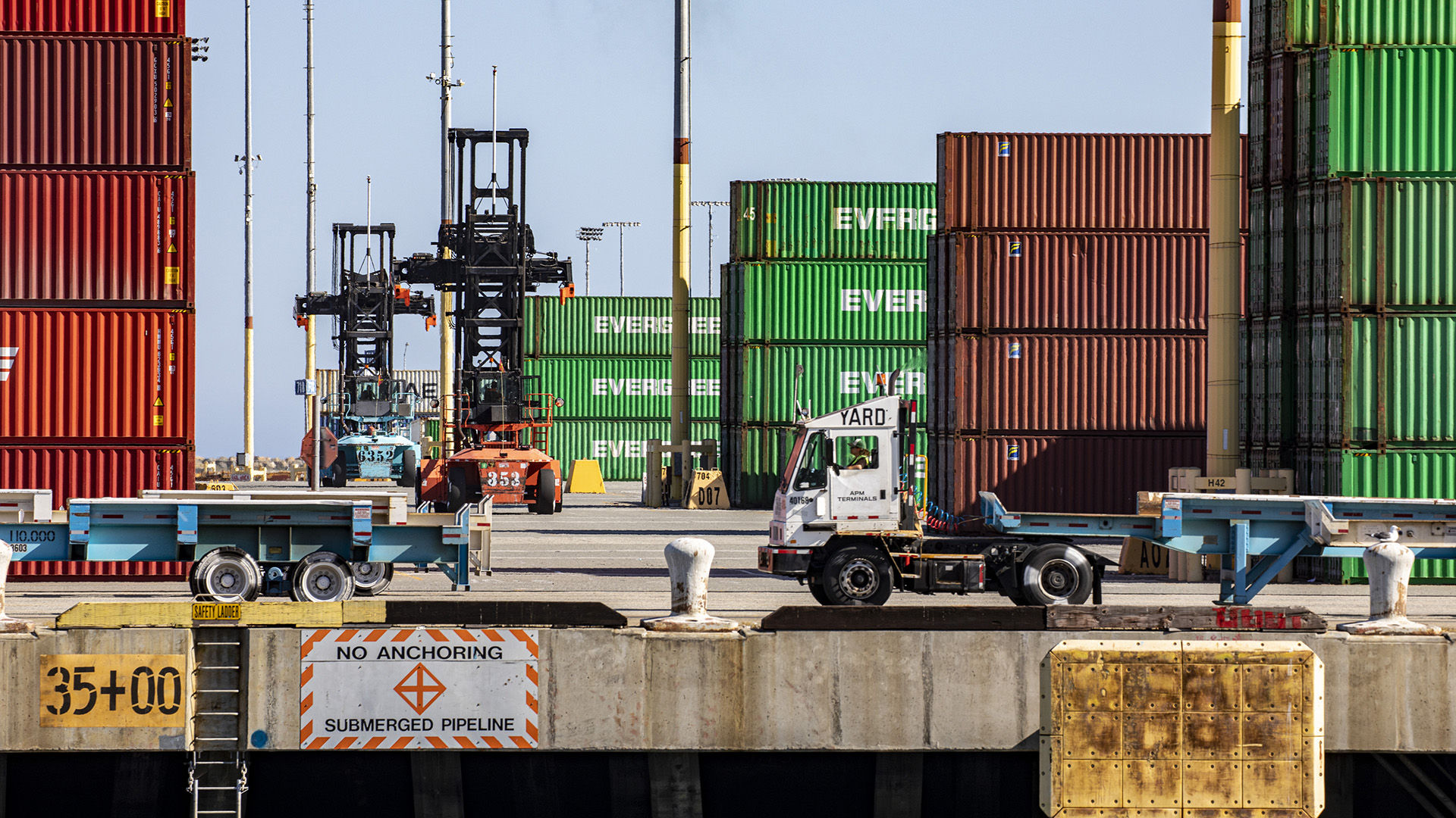 SoCal port commissions endorse carrier fines for container backlogs