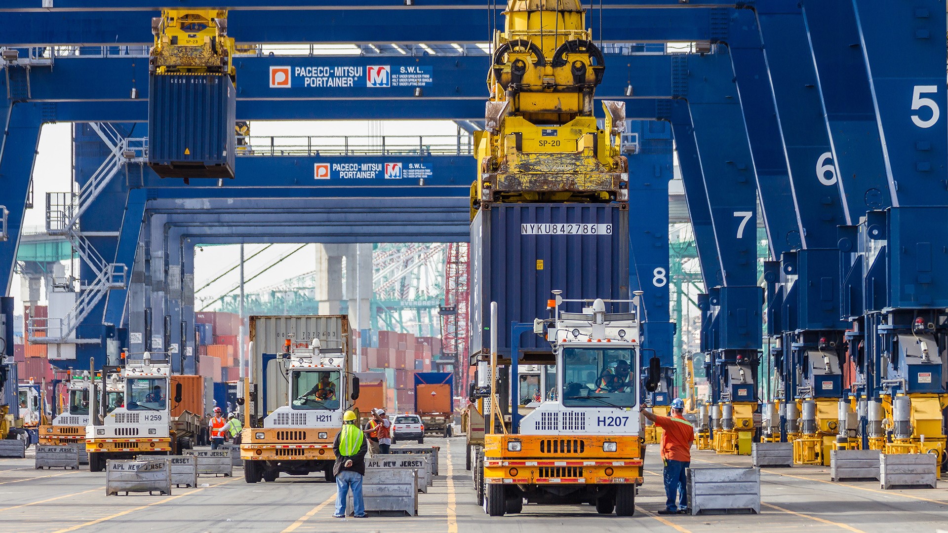 Bargaining over West Coast ports labor pact puts retailers on edge