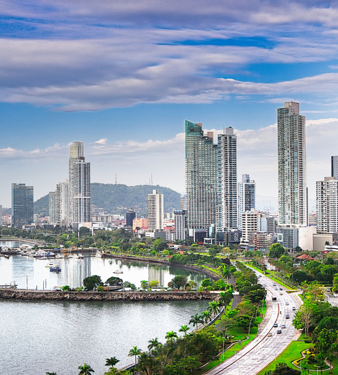 CK Hutchison Threatens Maersk with Legal Action Over Panama Ports